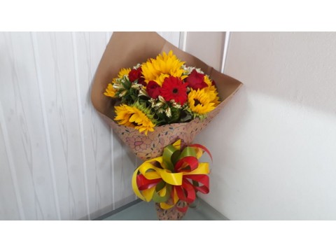 RAMO PRIMAVERAL Girasoles - Gerberas rosas