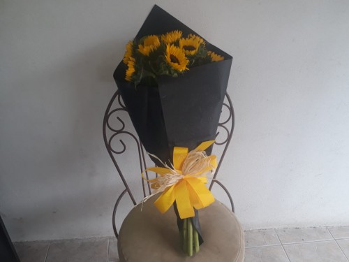 8 GIRASOLES EN RAMO